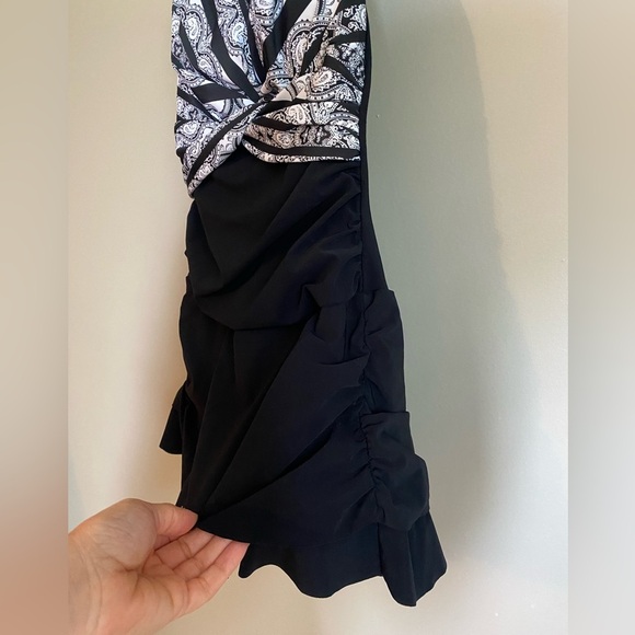 Profile By Gottex Skirted Halter One
Piece Paisley Swimsuit Size 8 - Picture 6 of 13